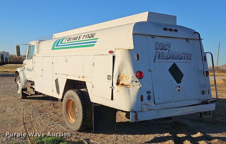 image for item NZ9055 1999 International 4700  fuel truck