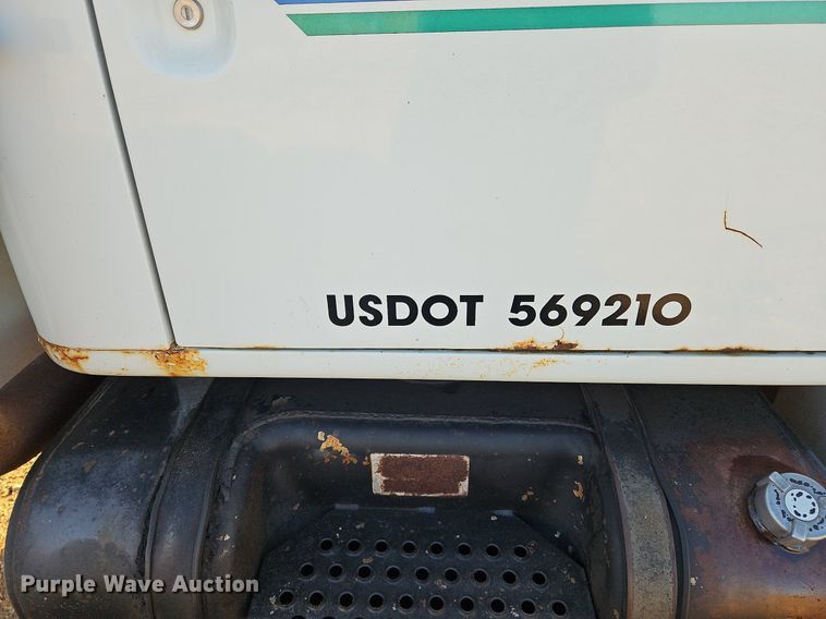 image for item NZ9055 1999 International 4700  fuel truck