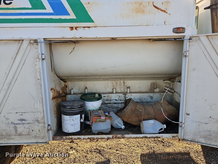 image for item NZ9055 1999 International 4700  fuel truck