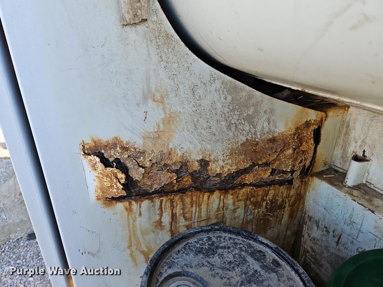 image for item NZ9055 1999 International 4700  fuel truck