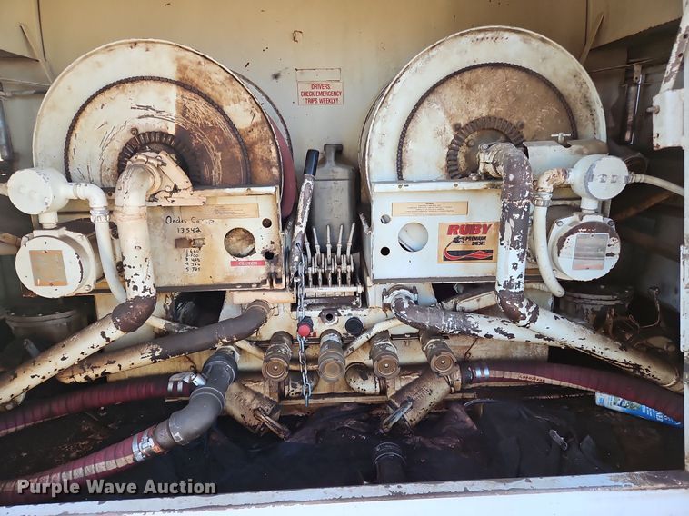 image for item NZ9055 1999 International 4700  fuel truck