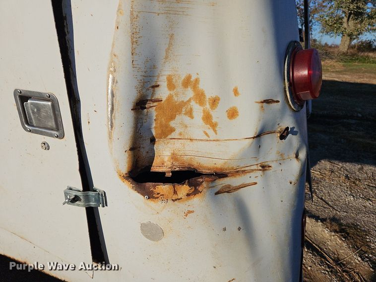 image for item NZ9055 1999 International 4700  fuel truck
