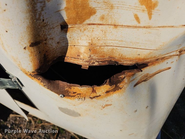 image for item NZ9055 1999 International 4700  fuel truck