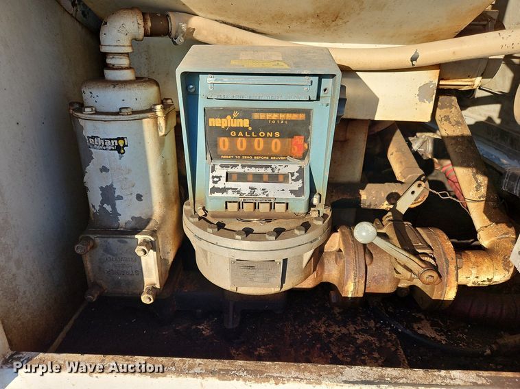 image for item NZ9055 1999 International 4700  fuel truck