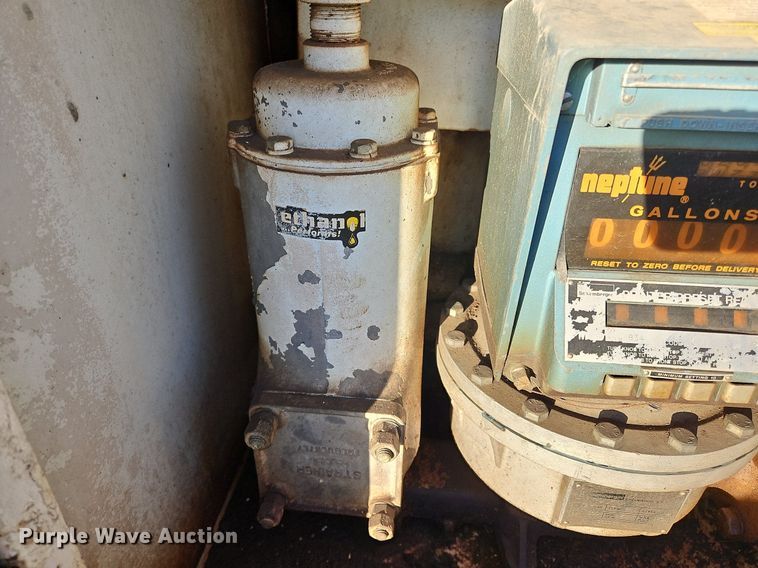 image for item NZ9055 1999 International 4700  fuel truck