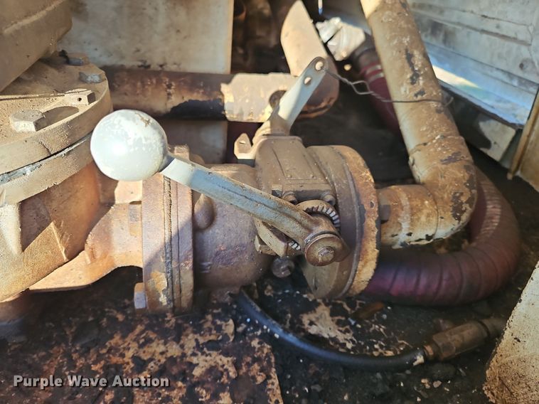 image for item NZ9055 1999 International 4700  fuel truck