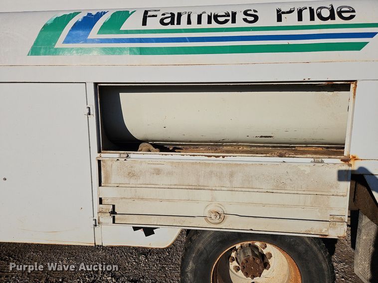 image for item NZ9055 1999 International 4700  fuel truck
