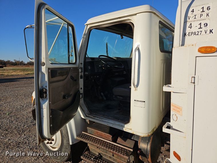 image for item NZ9055 1999 International 4700  fuel truck
