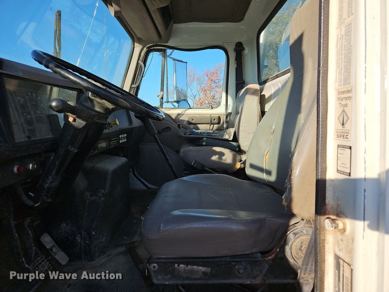image for item NZ9055 1999 International 4700  fuel truck
