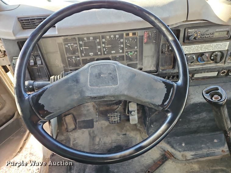 image for item NZ9055 1999 International 4700  fuel truck
