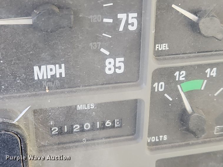 image for item NZ9055 1999 International 4700  fuel truck