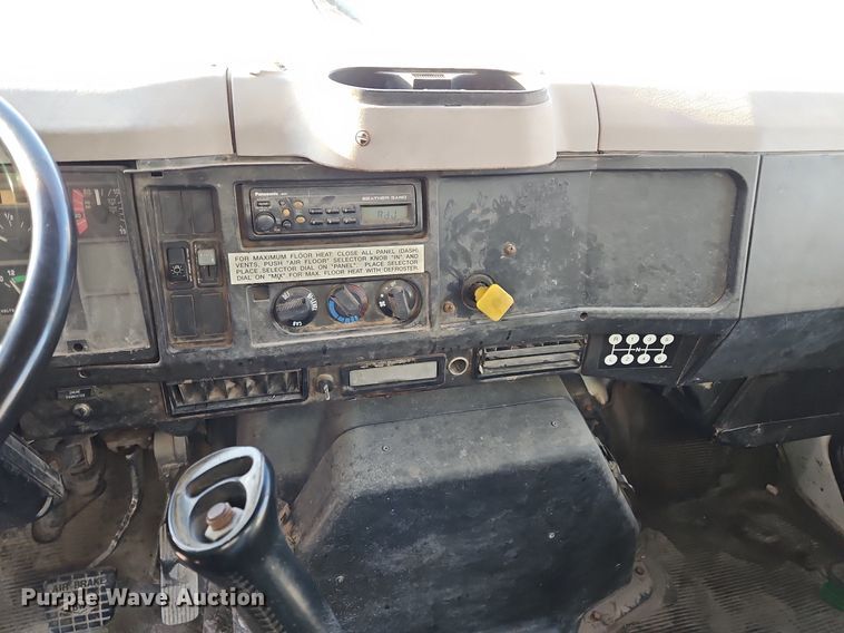 image for item NZ9055 1999 International 4700  fuel truck