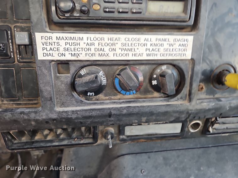 image for item NZ9055 1999 International 4700  fuel truck
