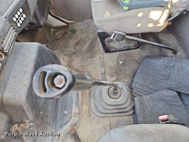 image for item NZ9055 1999 International 4700  fuel truck