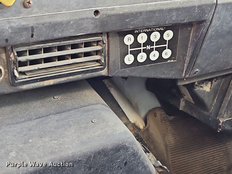 image for item NZ9055 1999 International 4700  fuel truck