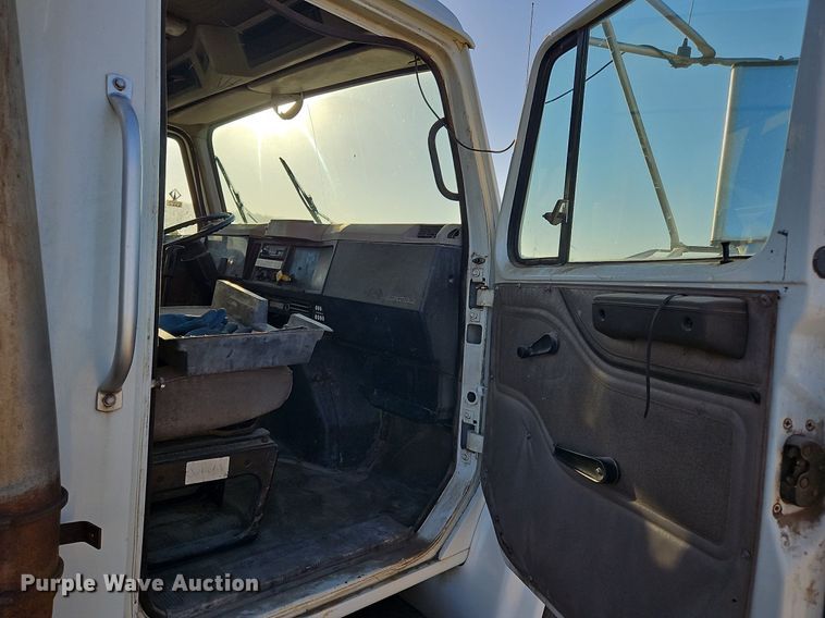 image for item NZ9055 1999 International 4700  fuel truck