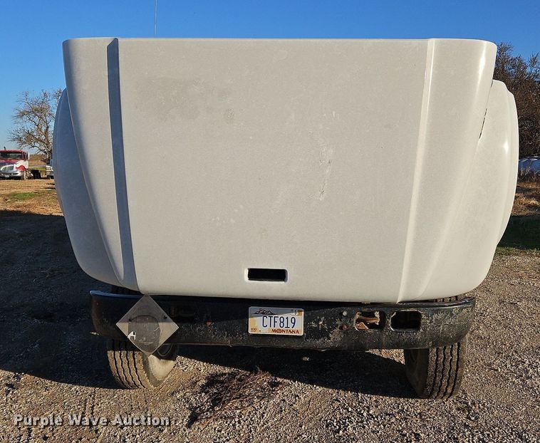 image for item NZ9055 1999 International 4700  fuel truck