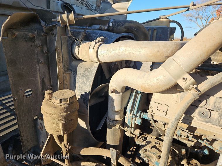 image for item NZ9055 1999 International 4700  fuel truck