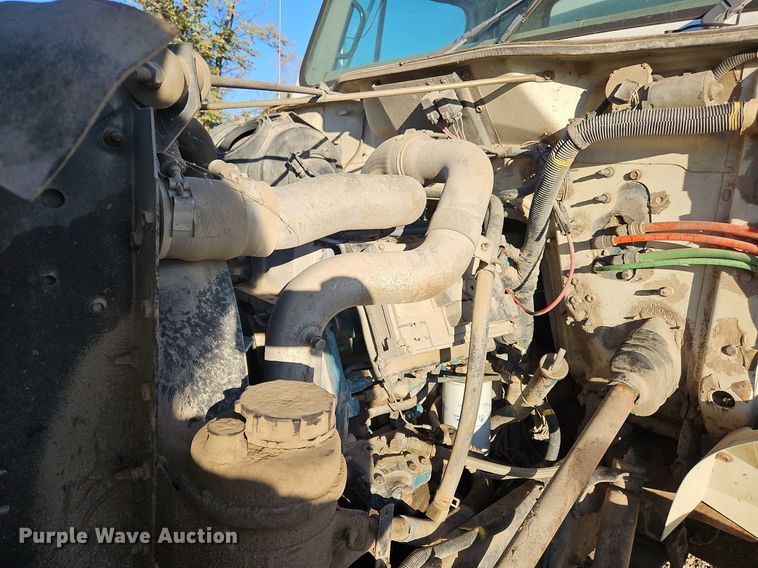 image for item NZ9055 1999 International 4700  fuel truck