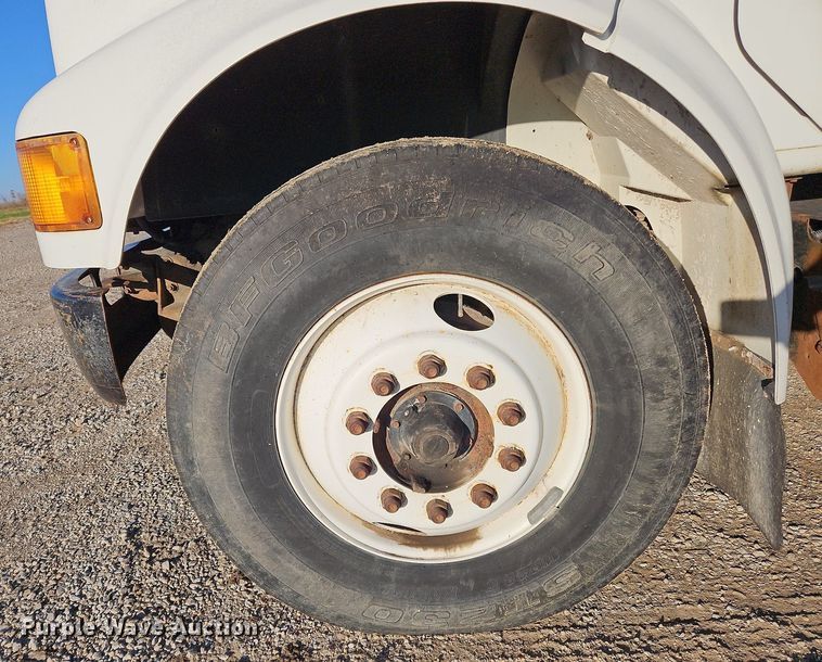 image for item NZ9055 1999 International 4700  fuel truck