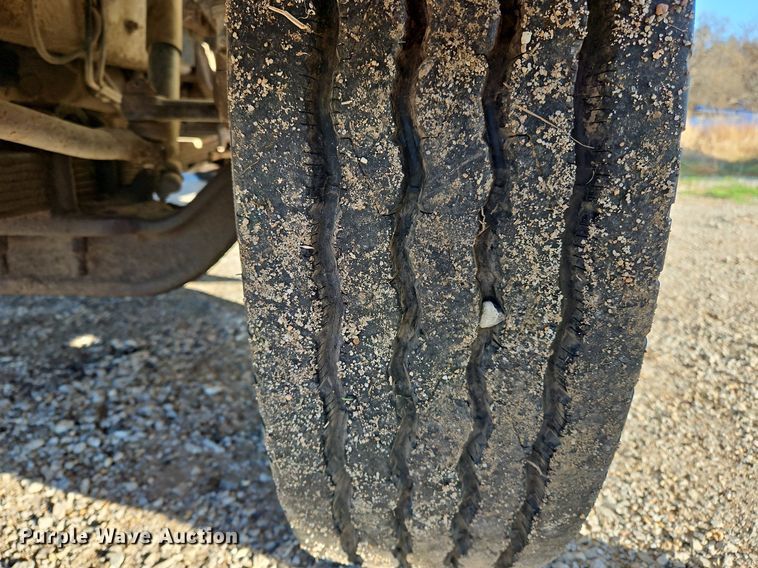 image for item NZ9055 1999 International 4700  fuel truck
