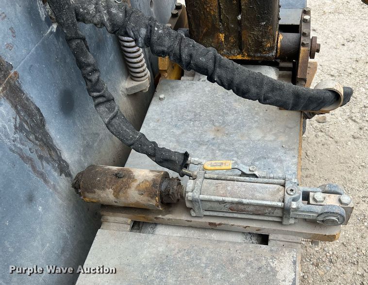 image for item OA9052 1993 HEM 12-27  slipform paver