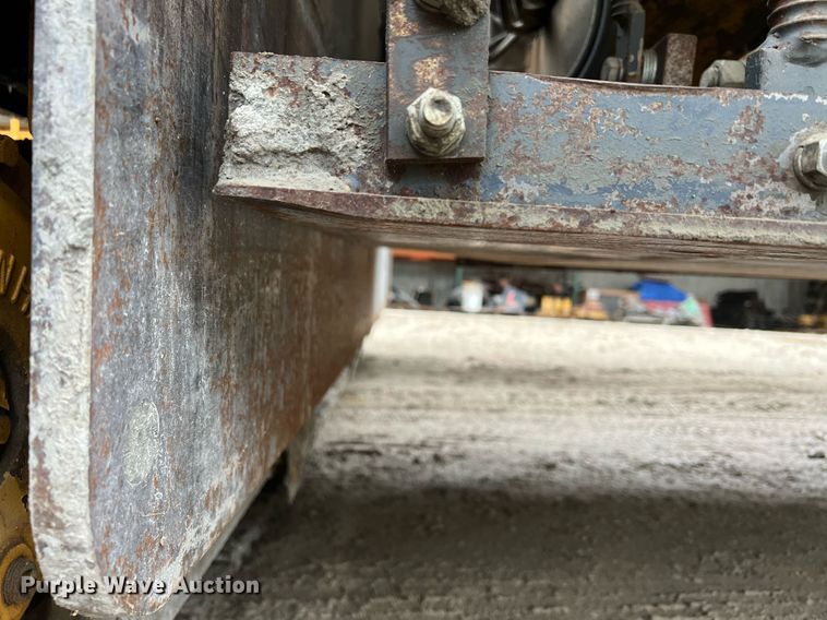 image for item OA9052 1993 HEM 12-27  slipform paver