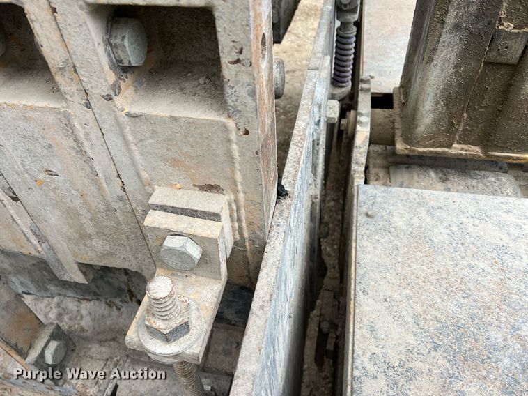 image for item OA9052 1993 HEM 12-27  slipform paver