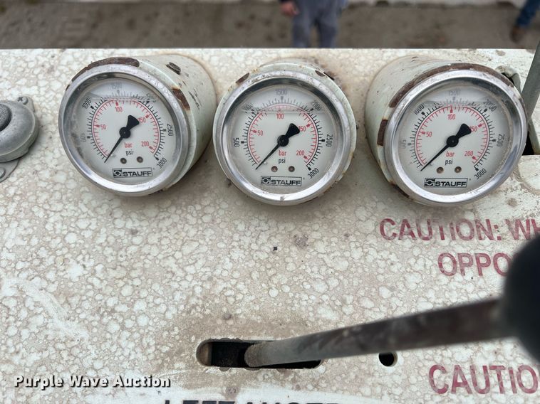 image for item OA9052 1993 HEM 12-27  slipform paver