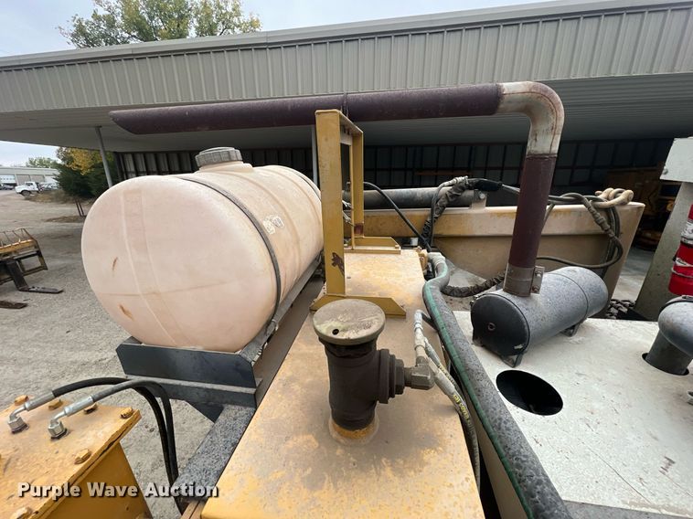 image for item OA9052 1993 HEM 12-27  slipform paver