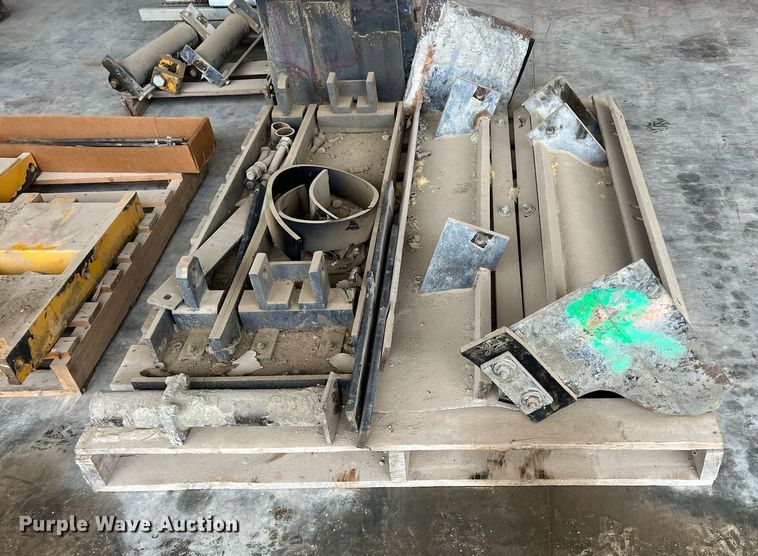 image for item OA9052 1993 HEM 12-27  slipform paver