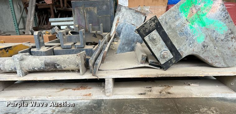 image for item OA9052 1993 HEM 12-27  slipform paver