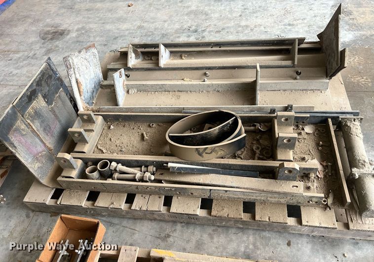 image for item OA9052 1993 HEM 12-27  slipform paver