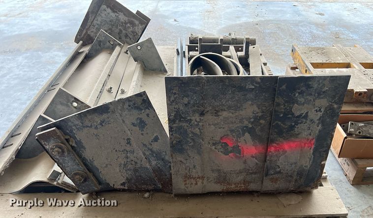 image for item OA9052 1993 HEM 12-27  slipform paver