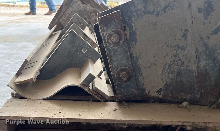 image for item OA9052 1993 HEM 12-27  slipform paver