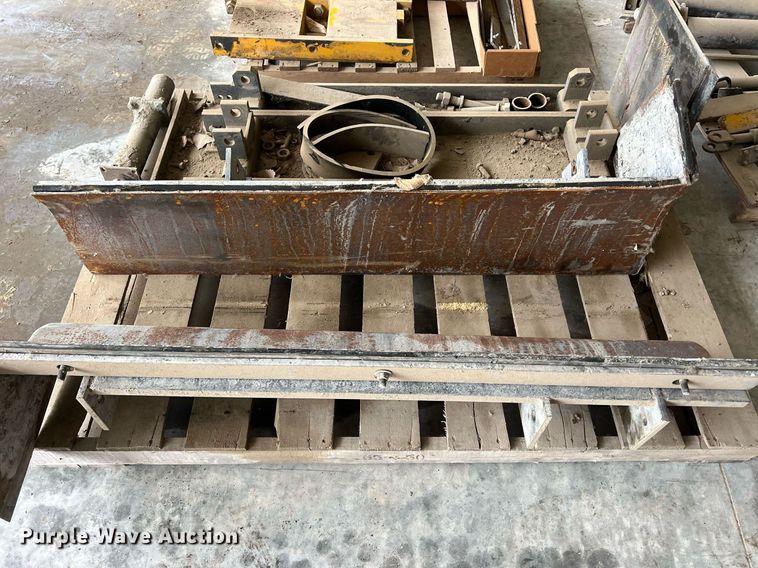 image for item OA9052 1993 HEM 12-27  slipform paver