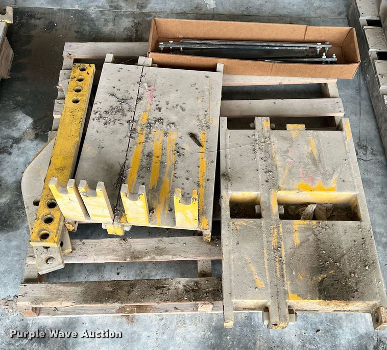 image for item OA9052 1993 HEM 12-27  slipform paver