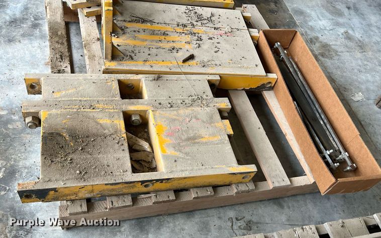 image for item OA9052 1993 HEM 12-27  slipform paver