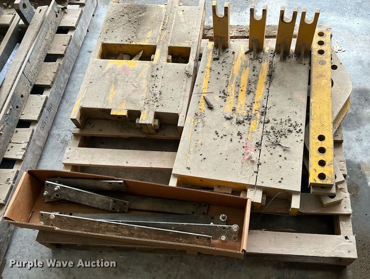 image for item OA9052 1993 HEM 12-27  slipform paver