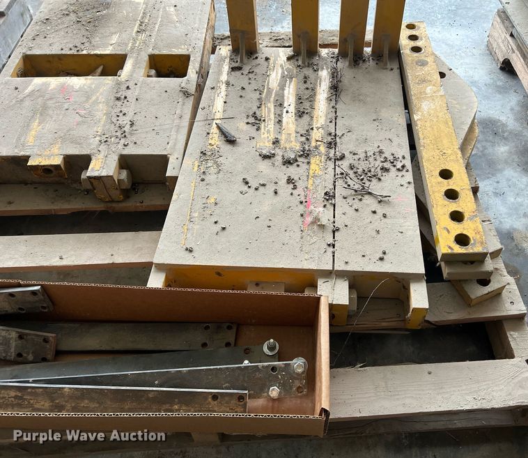 image for item OA9052 1993 HEM 12-27  slipform paver