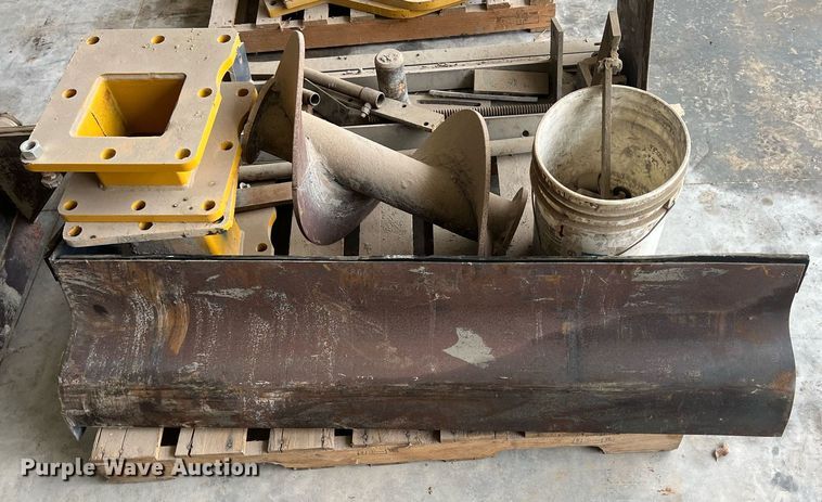 image for item OA9052 1993 HEM 12-27  slipform paver