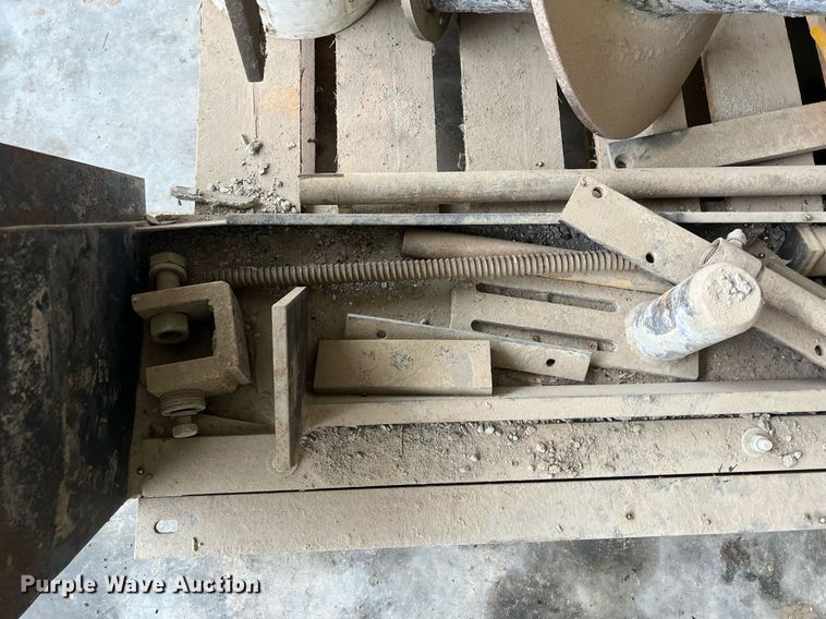 image for item OA9052 1993 HEM 12-27  slipform paver