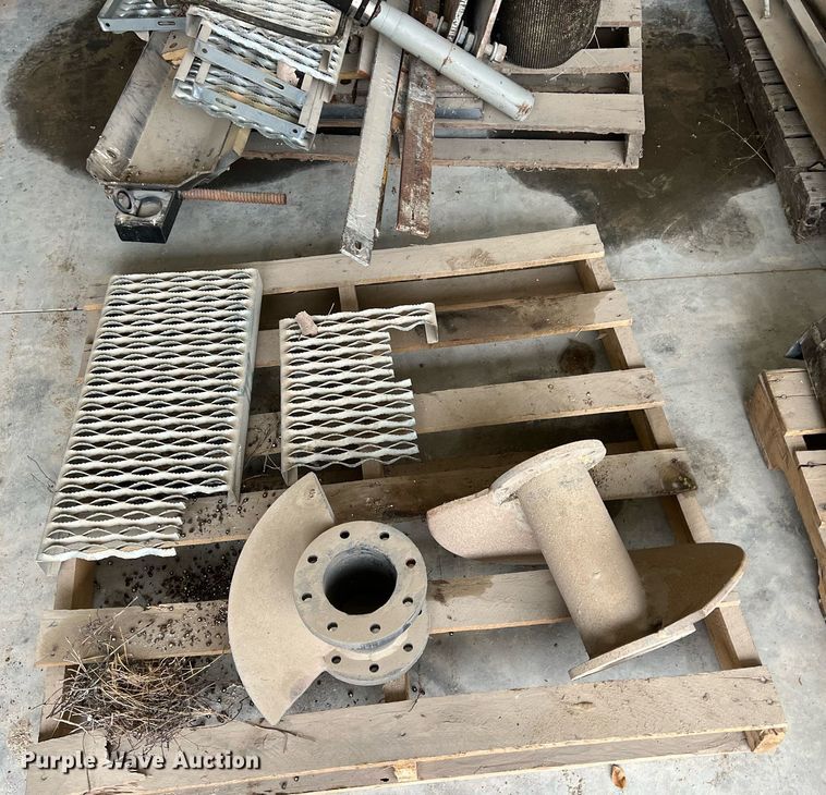 image for item OA9052 1993 HEM 12-27  slipform paver