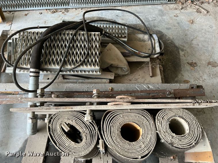 image for item OA9052 1993 HEM 12-27  slipform paver