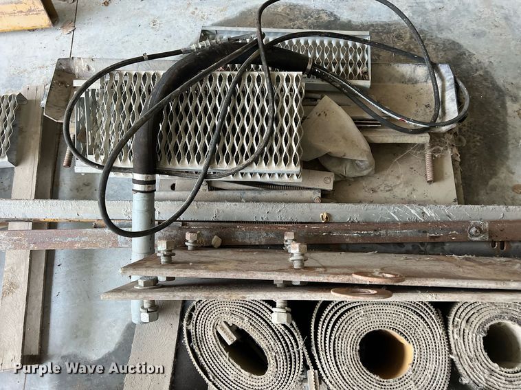 image for item OA9052 1993 HEM 12-27  slipform paver