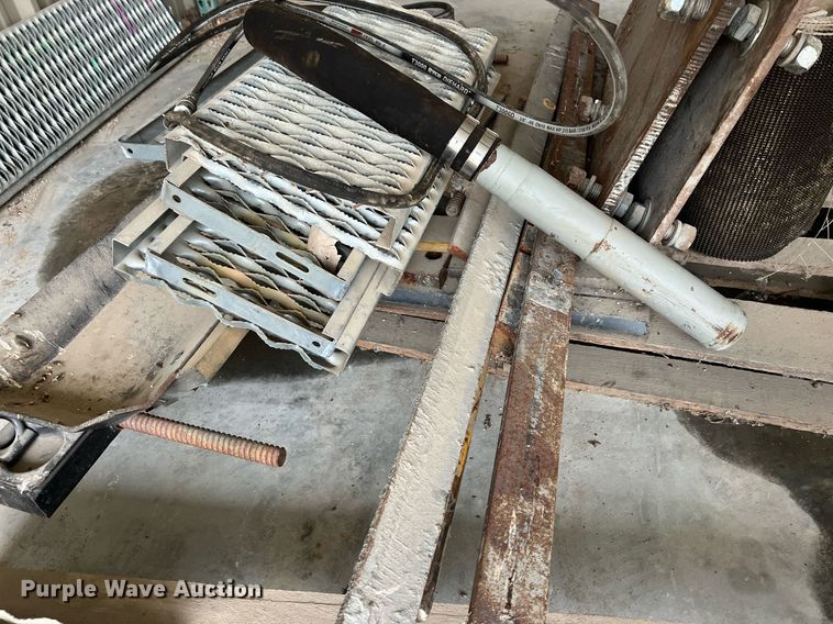 image for item OA9052 1993 HEM 12-27  slipform paver