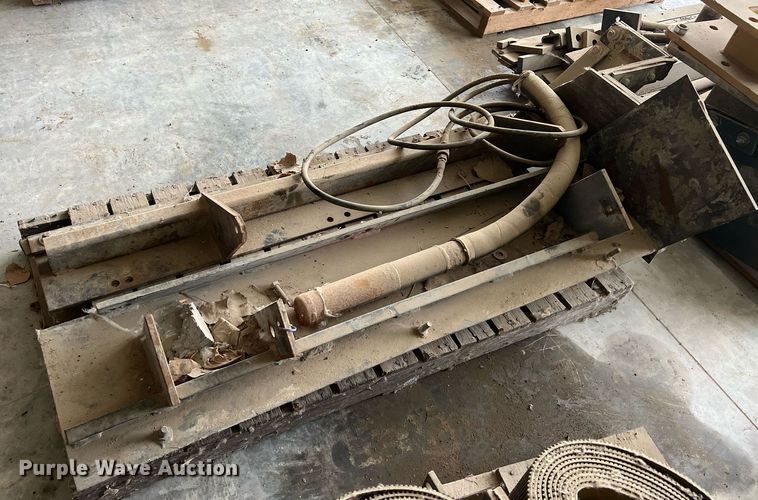 image for item OA9052 1993 HEM 12-27  slipform paver