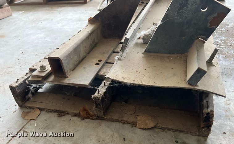 image for item OA9052 1993 HEM 12-27  slipform paver