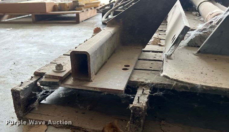 image for item OA9052 1993 HEM 12-27  slipform paver