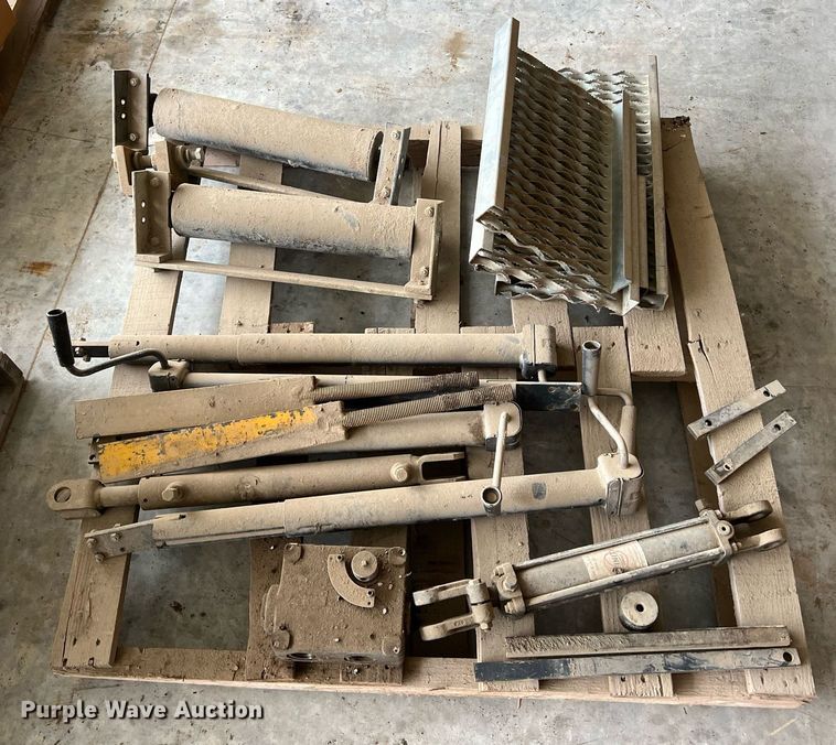 image for item OA9052 1993 HEM 12-27  slipform paver